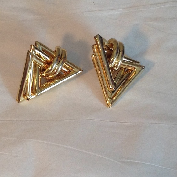 1 pair of geometric shape gold metal earrings - Picture 4 of 5